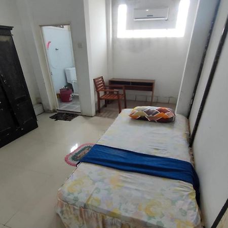 Charisma Homestay Surabaya Eksteriør billede