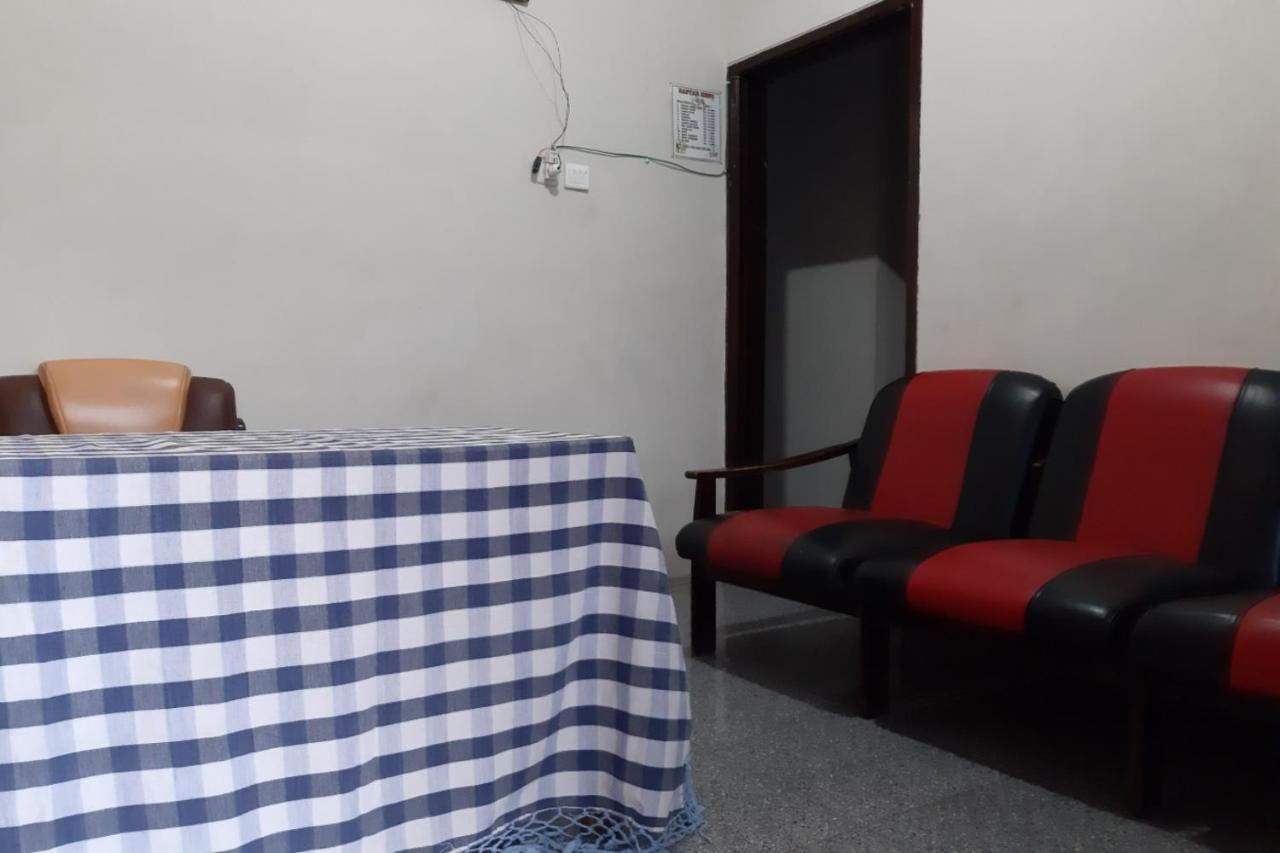 Charisma Homestay Surabaya Eksteriør billede