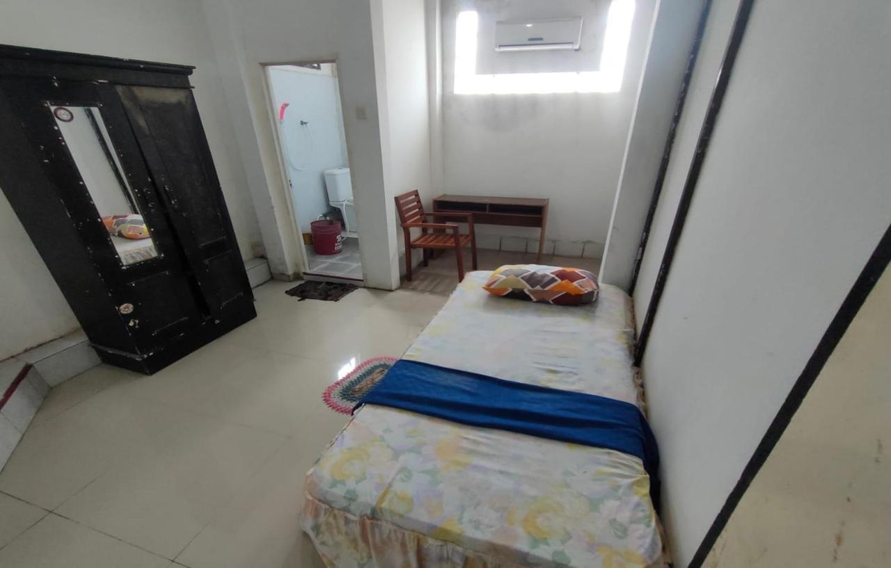 Charisma Homestay Surabaya Eksteriør billede